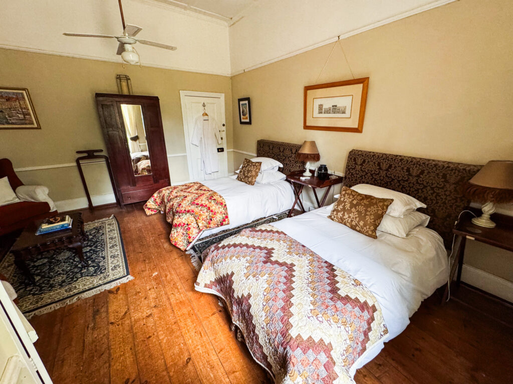 The Brown Room - Photo 3