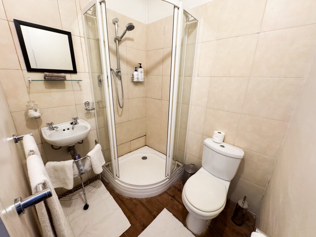 The Brown Room - Photo 5