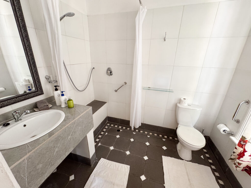 The Executive Suite - Photo 4